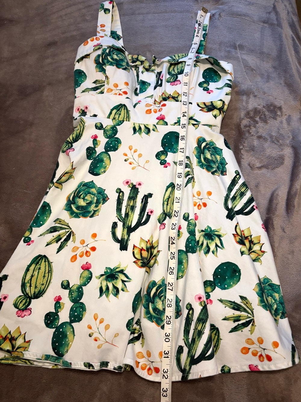 White Cactus-Print Sleeveless Mini Dress with Green Botanical Motif - Picture 3 of 12
